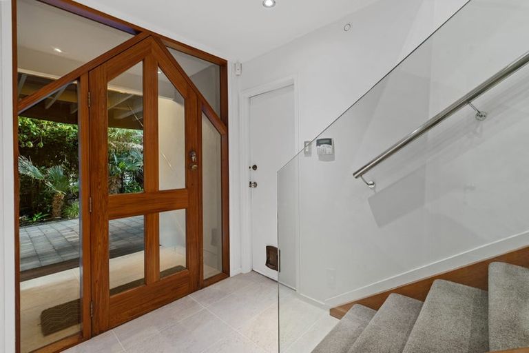 Photo of property in 2/946 Beach Road, Waiake, Auckland, 0630