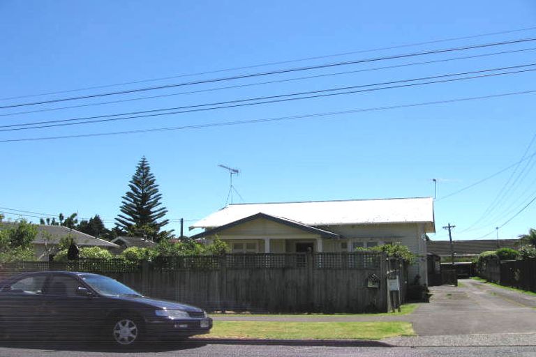 Photo of property in 1/3 Alma Road, Milford, Auckland, 0620