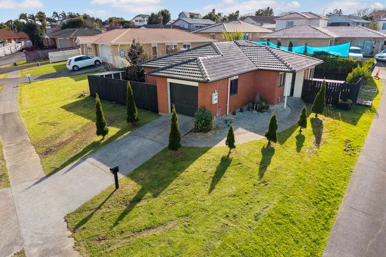 Photo of property in 9 Eloise Place, Clendon Park, Auckland, 2103