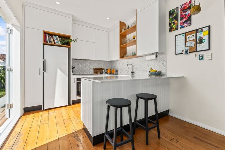 Photo of property in 50 Hollis Road, Paraparaumu Beach, Paraparaumu, 5032