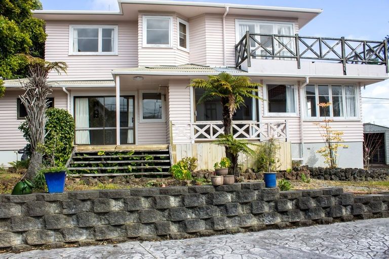 Photo of property in 572 Beach Road, Rothesay Bay, Auckland, 0630
