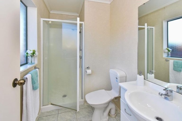 Photo of property in 33 Sandwick Drive, Weymouth, Auckland, 2103