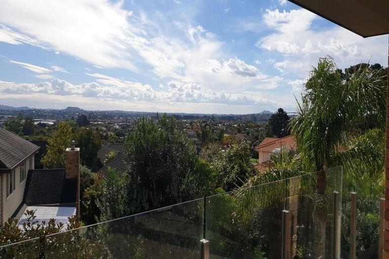 Photo of property in 24 Armstrong Farm Drive, East Tamaki Heights, Auckland, 2016