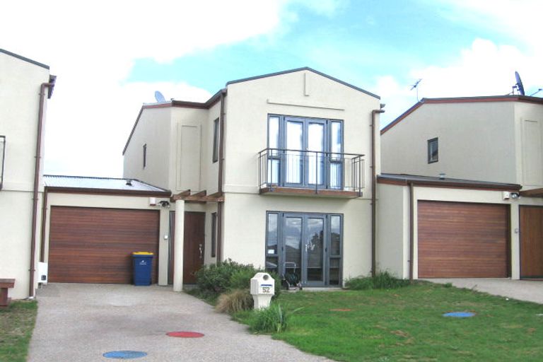 Photo of property in 52 Provence Esplanade, Te Atatu Peninsula, Auckland, 0610