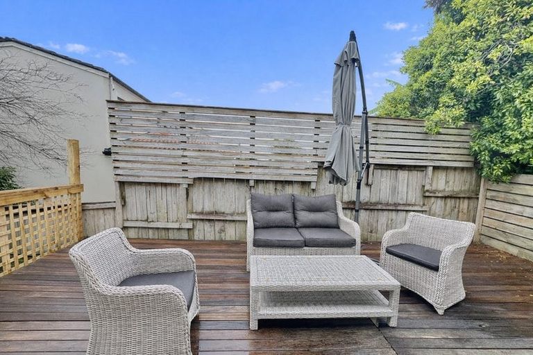 Photo of property in 2/260 Sunset Road, Windsor Park, Auckland, 0632