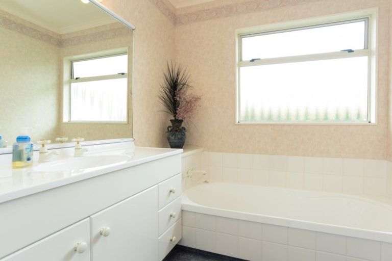 Photo of property in 9 Claridge Place, Taradale, Napier, 4112