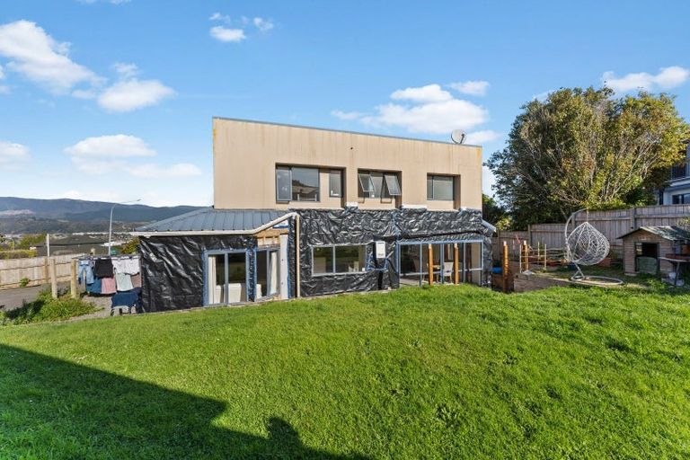 Photo of property in 2 Betty Watt Grove, Riverstone Terraces, Upper Hutt, 5018