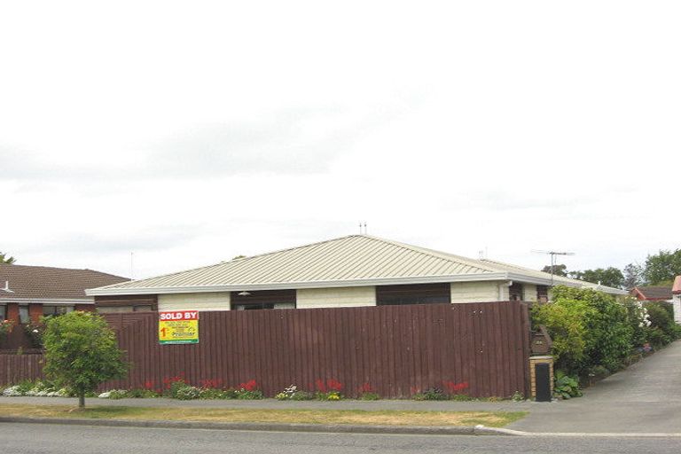 Photo of property in 1/40 Heathglen Avenue, Parklands, Christchurch, 8083
