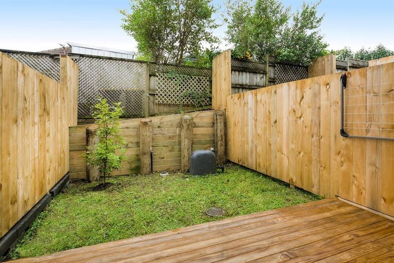 Photo of property in 4/26 Springvale Drive, Fairview Heights, Auckland, 0632