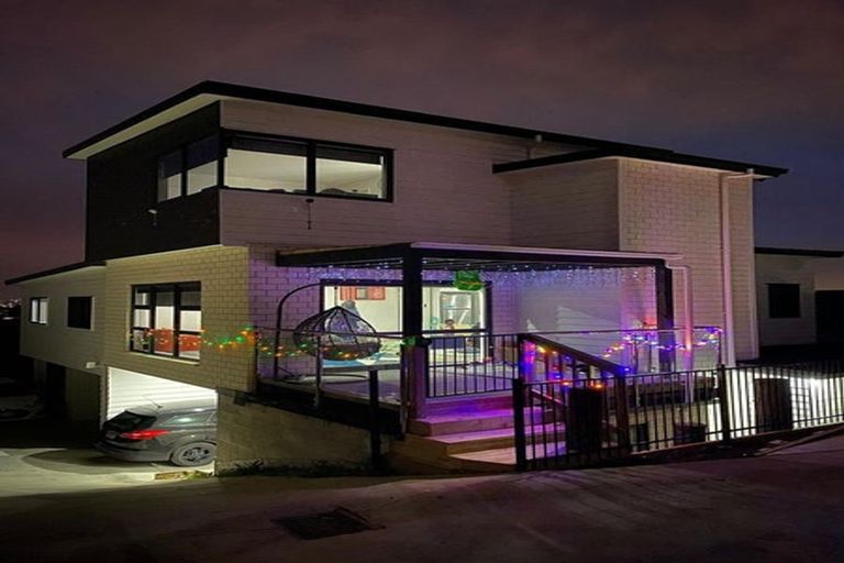 Photo of property in 4223c Great North Road, Glendene, Auckland, 0602