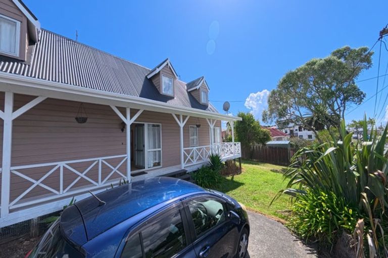 Photo of property in 1/2 Palmer Avenue, Glen Eden, Auckland, 0602