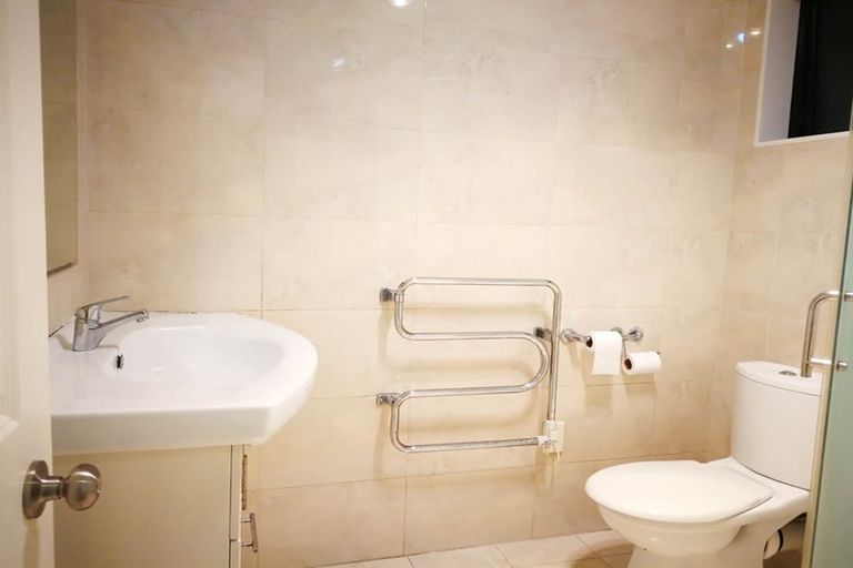 Photo of property in 2/25 Keldale Place, Forrest Hill, Auckland, 0620