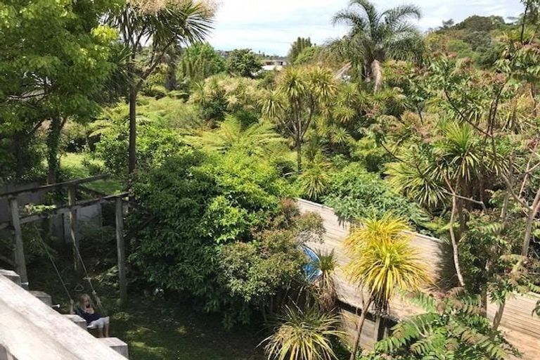 Photo of property in 10 Airey Place, Torbay, Auckland, 0630