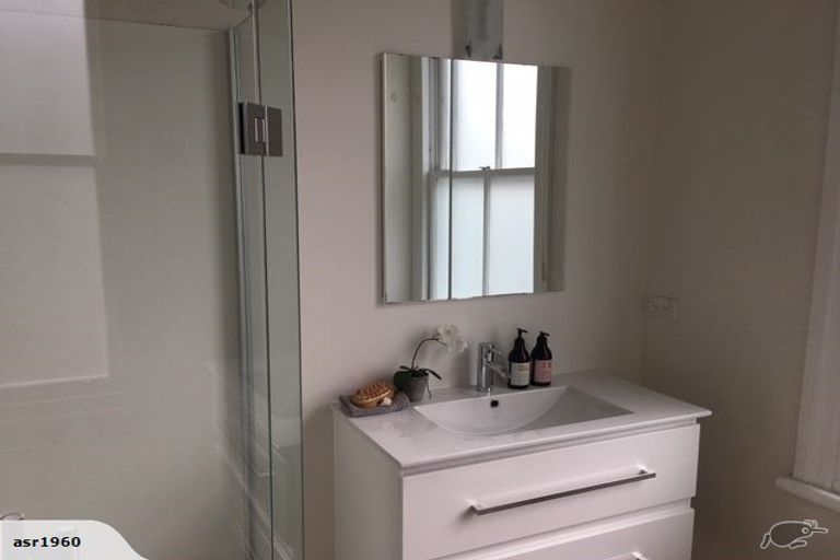 Photo of property in 34 Sentinel Road, Herne Bay, Auckland, 1011