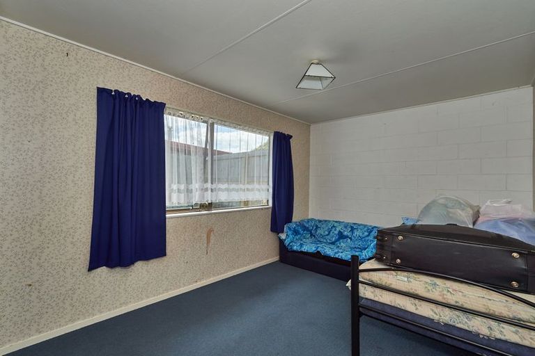 Photo of property in 2/4 Colonial Place, Kelvin Grove, Palmerston North, 4414