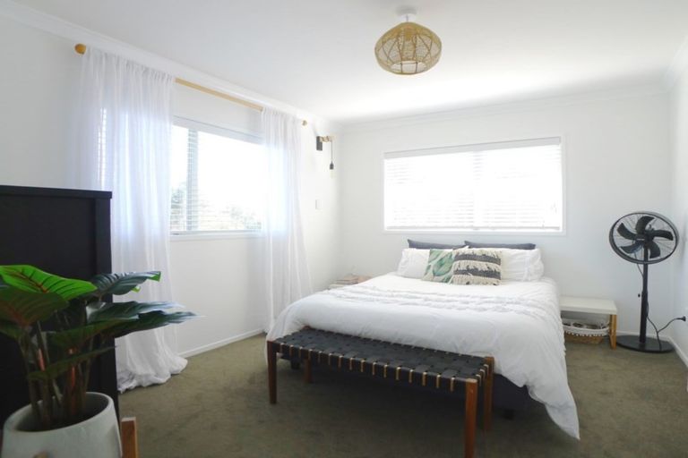 Photo of property in 52 Peverill Crescent, Papatoetoe, Auckland, 2025