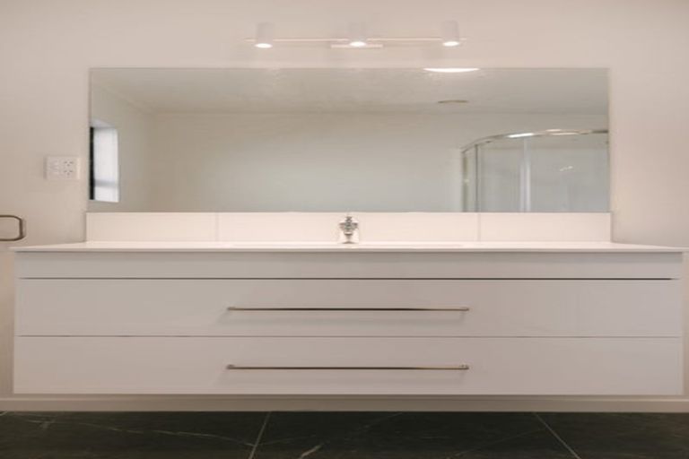 Photo of property in 2 Cypress Way, Levin, 5510