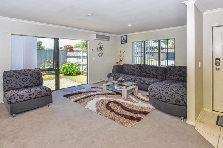Photo of property in 17 Ashmere Lane, Weymouth, Auckland, 2103