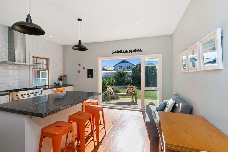 Photo of property in 123 Rongotai Road, Kilbirnie, Wellington, 6022