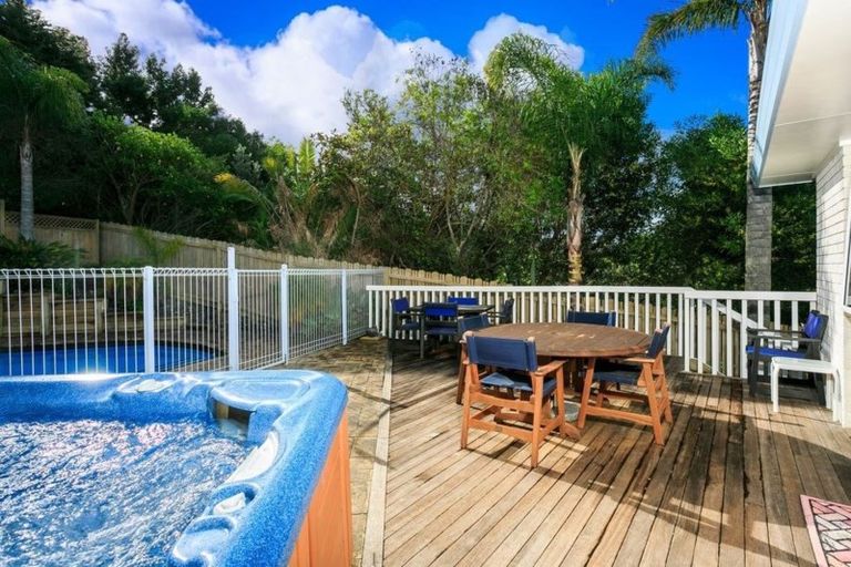 Photo of property in 27 Crestview Place, Browns Bay, Auckland, 0630
