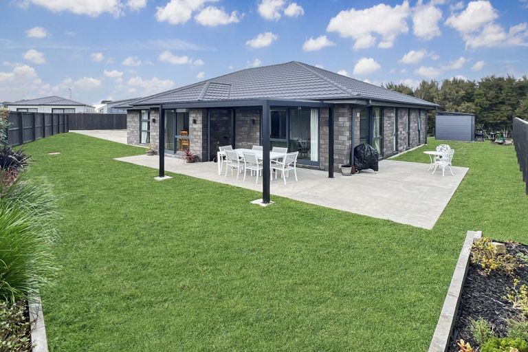 Photo of property in 3 Omahuru Road, Glenbrook, 2681