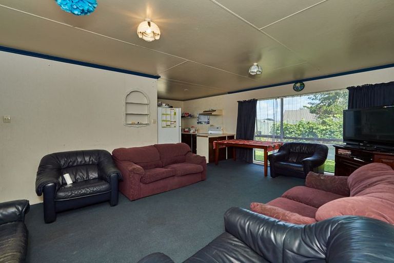 Photo of property in 2/4 Colonial Place, Kelvin Grove, Palmerston North, 4414