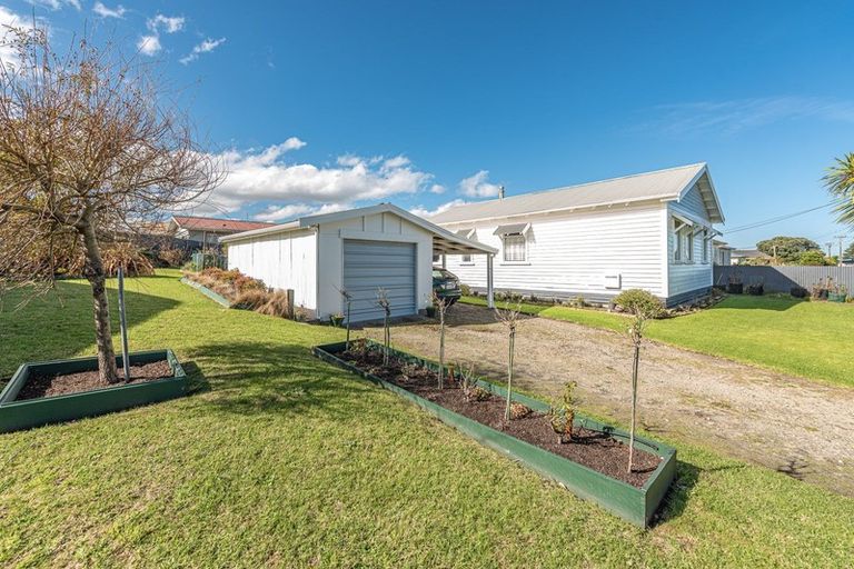 Photo of property in 26 Egmont Street, Castlecliff, Whanganui, 4501