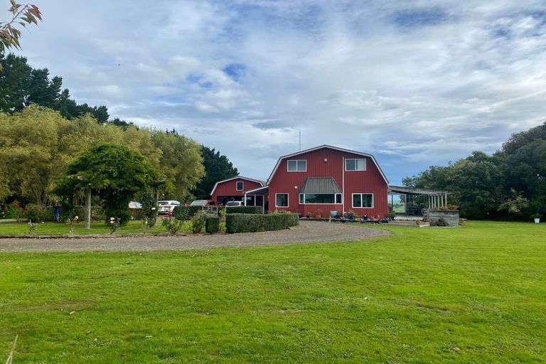 Photo of property in 563 Mangaone Road, Halcombe, Feilding, 4779