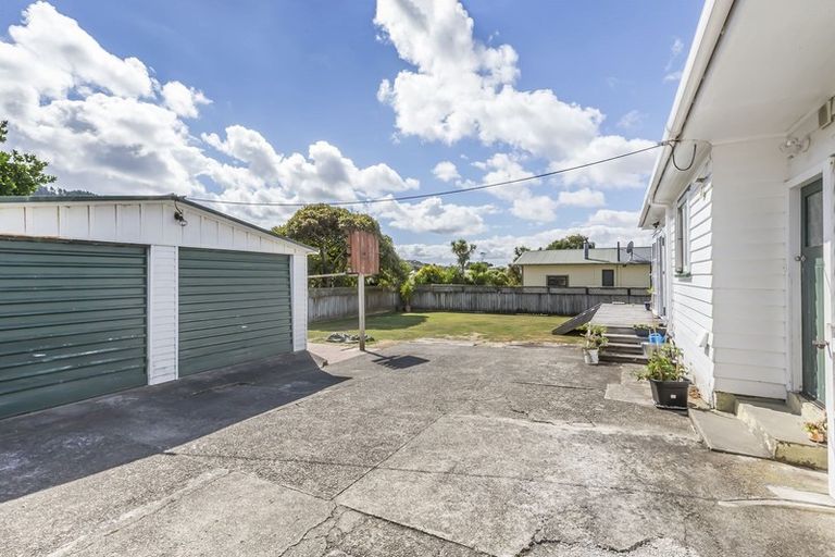 Photo of property in 8 Ngatitoa Street, Tawa, Wellington, 5028