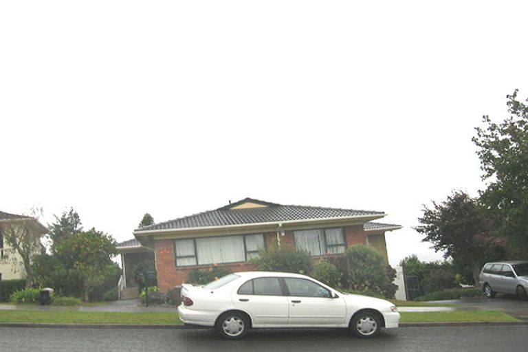 Photo of property in 10 Chelsea View Drive, Chatswood, Auckland, 0626