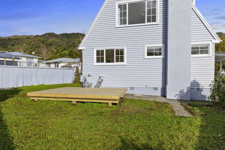 Photo of property in 117 Horoeka Street, Stokes Valley, Lower Hutt, 5019