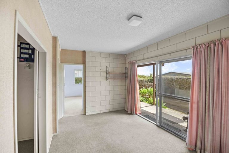 Photo of property in 42 De Luen Avenue, Tindalls Beach, Whangaparaoa, 0930