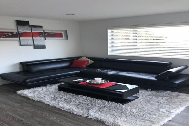 Photo of property in 4 Bridget Court, Red Beach, 0932