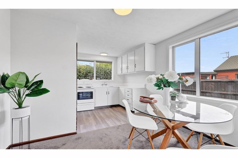 Photo of property in 2/37 Chipping Lane, Redwood, Christchurch, 8051