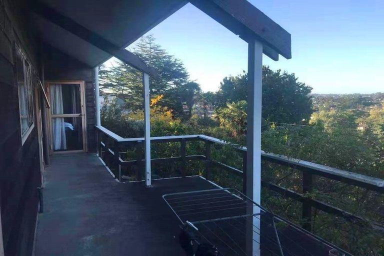 Photo of property in 118 Pupuke Road, Hillcrest, Auckland, 0627