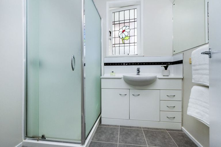 Photo of property in 1/17 Infidel Place, Torbay, Auckland, 0630