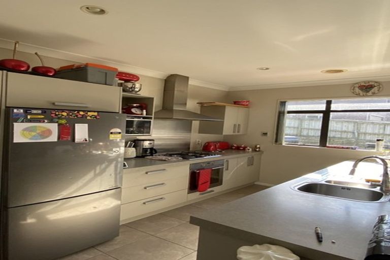 Photo of property in 13 Yarnbrook Grove, Churton Park, Wellington, 6037