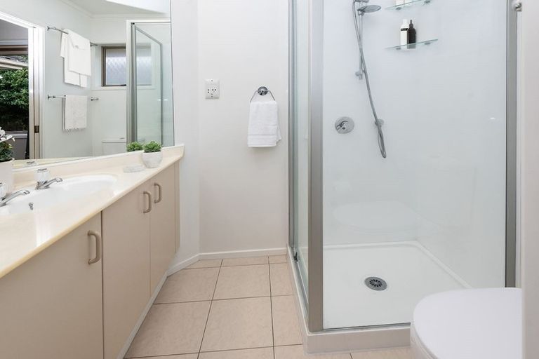 Photo of property in 8 Crescent Hills Court, Northpark, Auckland, 2013