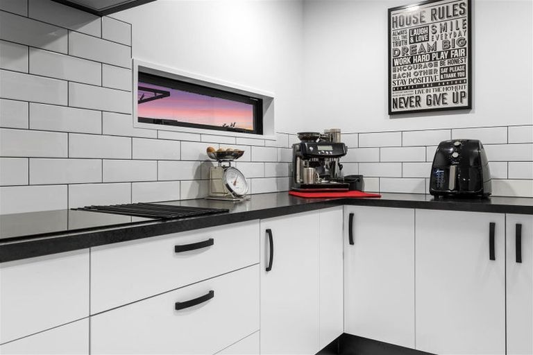 Photo of property in 3 Freeville Place, New Brighton, Christchurch, 8083