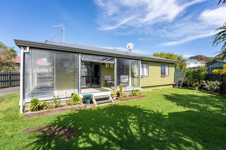 Photo of property in 88 Queens Road, Waikanae Beach, Waikanae, 5036