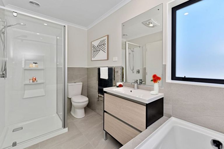 Photo of property in 49 William Wallbank Crescent, Swanson, Auckland, 0614