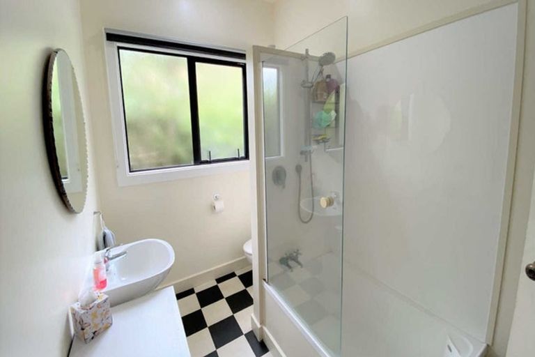 Photo of property in 19 Taupata Street, Redcliffs, Christchurch, 8081