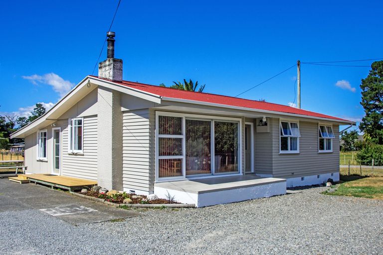 Photo of property in 3394 State Highway 2, Clareville, Carterton, 5713