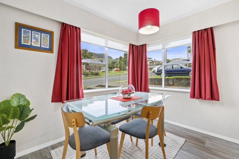 Photo of property in 12 Saint Johns Terrace, Tawa, Wellington, 5028
