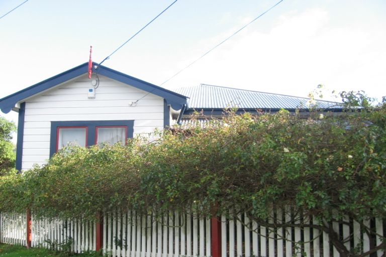 Photo of property in 1 Maungaraki Road, Korokoro, Lower Hutt, 5012