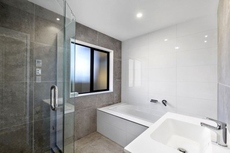 Photo of property in 12 Konoba Avenue, Kumeu, 0810