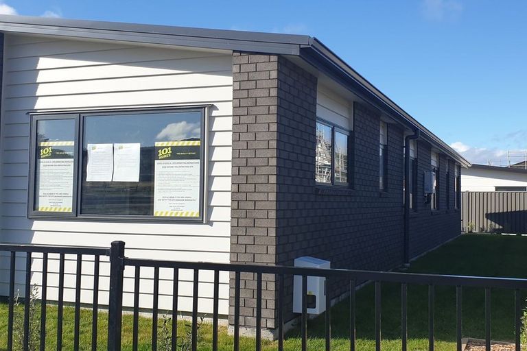 Photo of property in 27 Kaki Drive, Kenepuru, Porirua, 5022