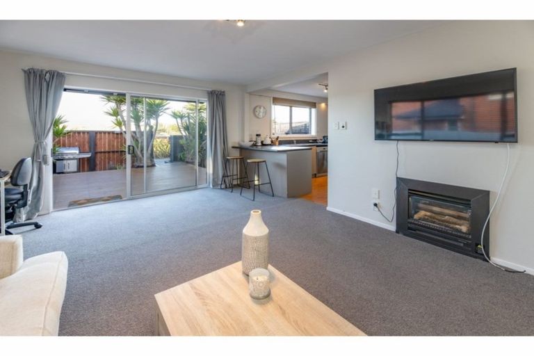 Photo of property in 523 Marine Parade, South New Brighton, Christchurch, 8062
