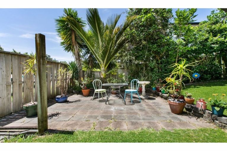 Photo of property in 9/42 Fields Parade, Oteha, Auckland, 0632