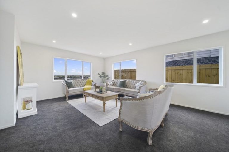 Photo of property in 22 Nola Dawn Avenue, Papakura, 2110